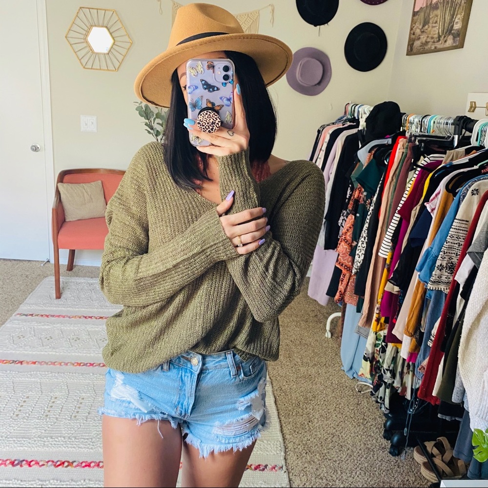 Moon & Madison Green Twist Back Oversized Sweater - Picture 4 of 7